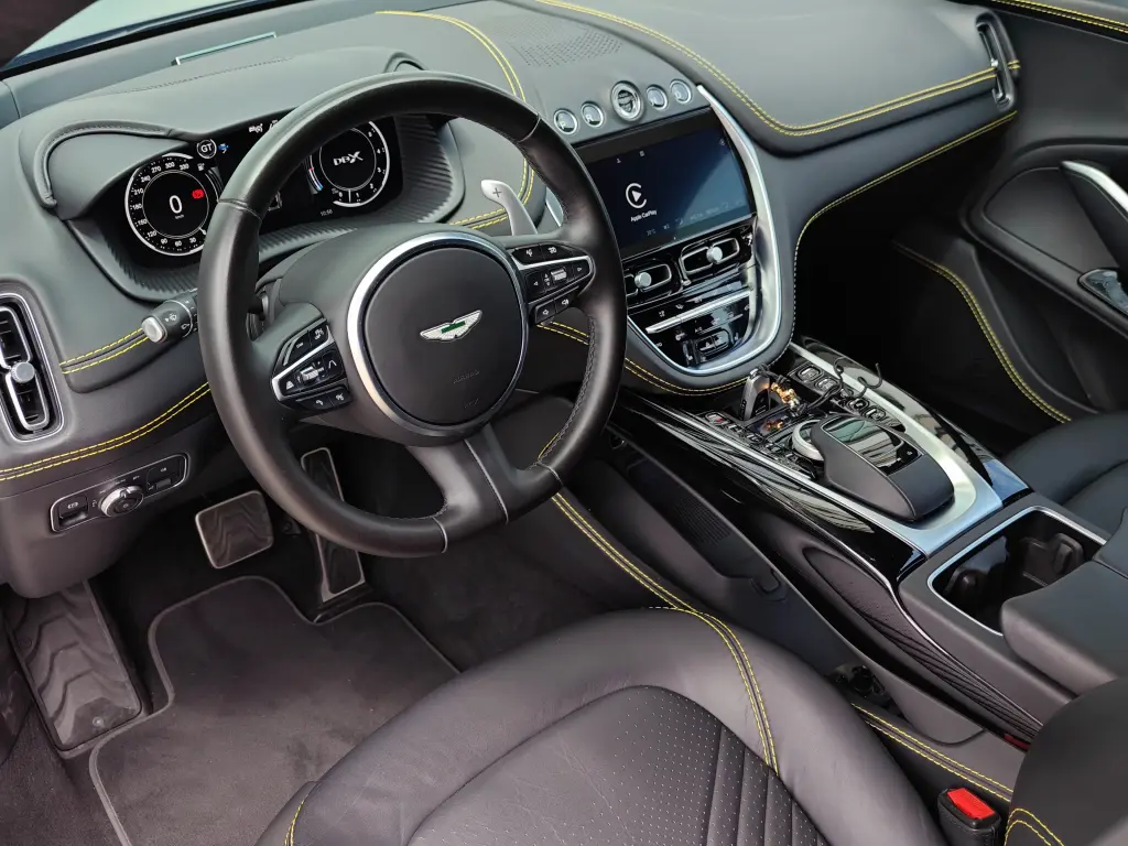 2022 DBX Straight-Six SUV thumbnail vehicle image 2