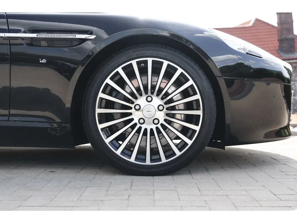 2015 Rapide S thumbnail vehicle image 3