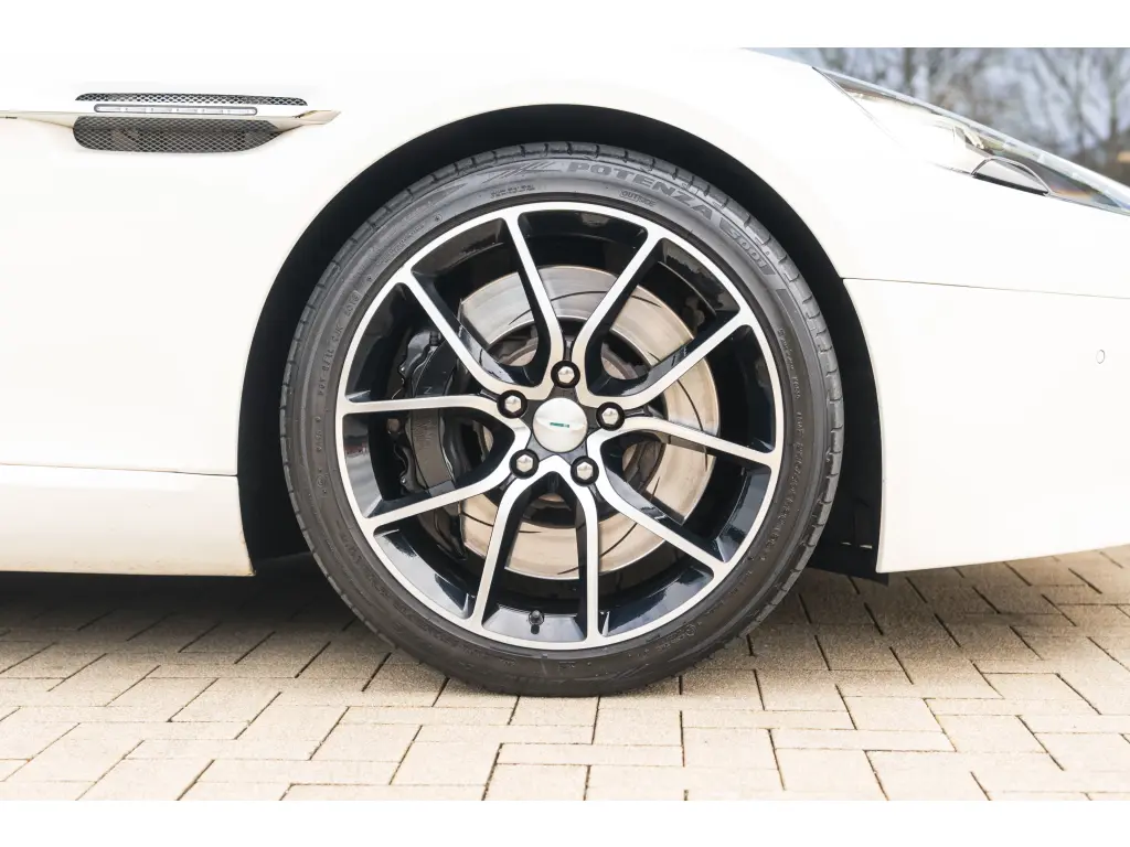 2016 Rapide S thumbnail vehicle image 3