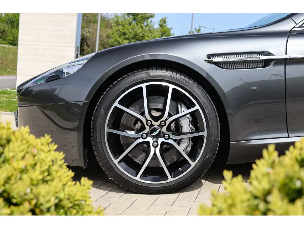 2016 Rapide S thumbnail vehicle image 3