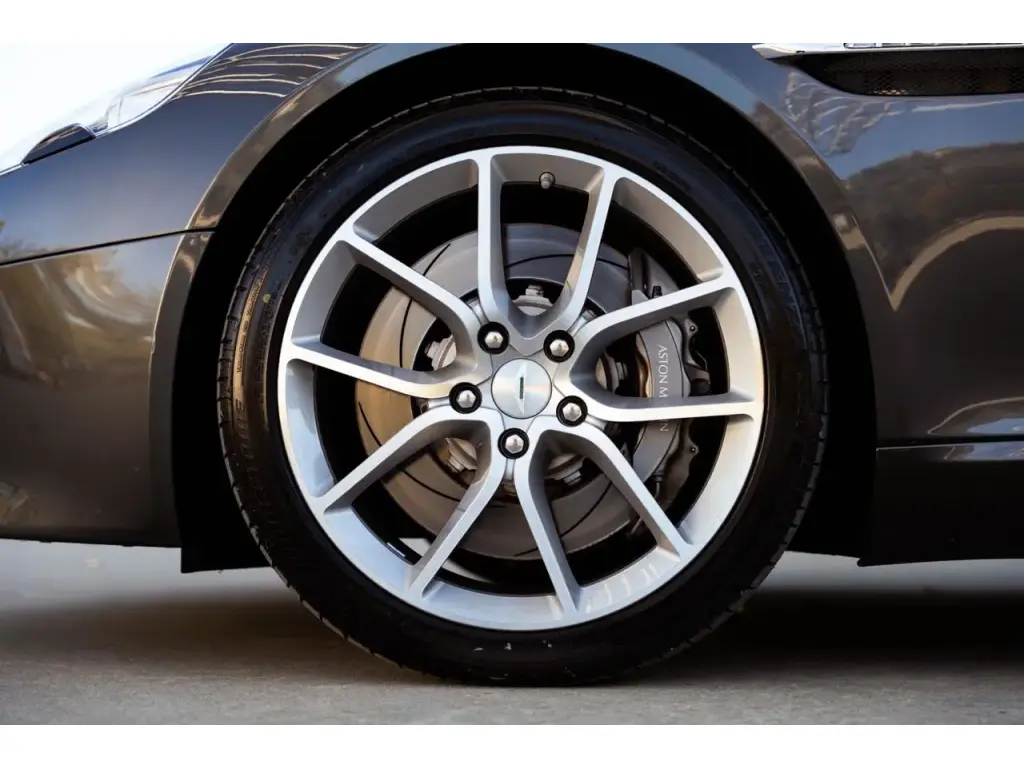 2016 Rapide S thumbnail vehicle image 3