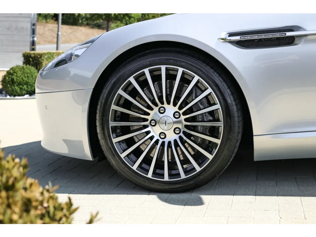 2018 Rapide S thumbnail vehicle image 3