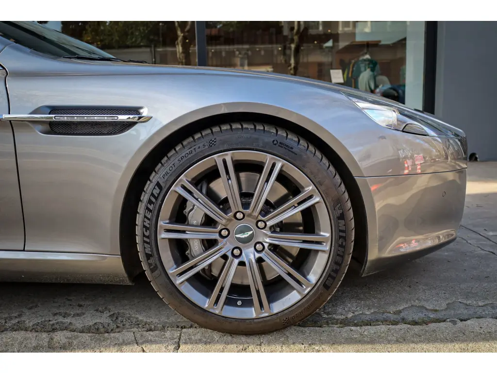 2011 Rapide thumbnail vehicle image 3