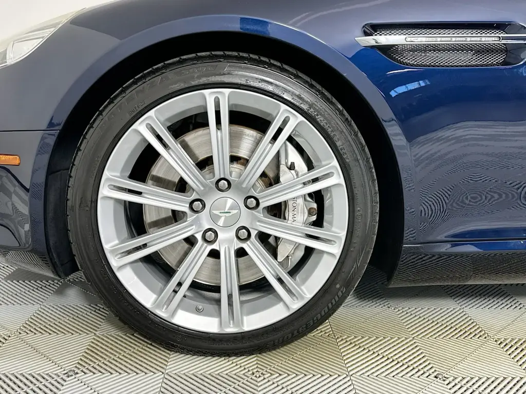 2011 Rapide thumbnail vehicle image 3