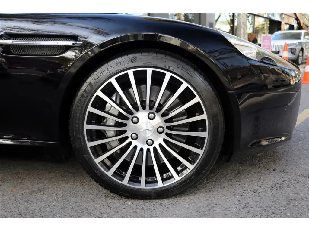 2012 Rapide thumbnail vehicle image 3