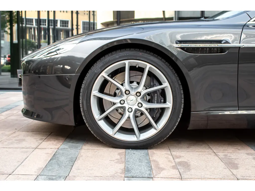 2017 Rapide thumbnail vehicle image 3