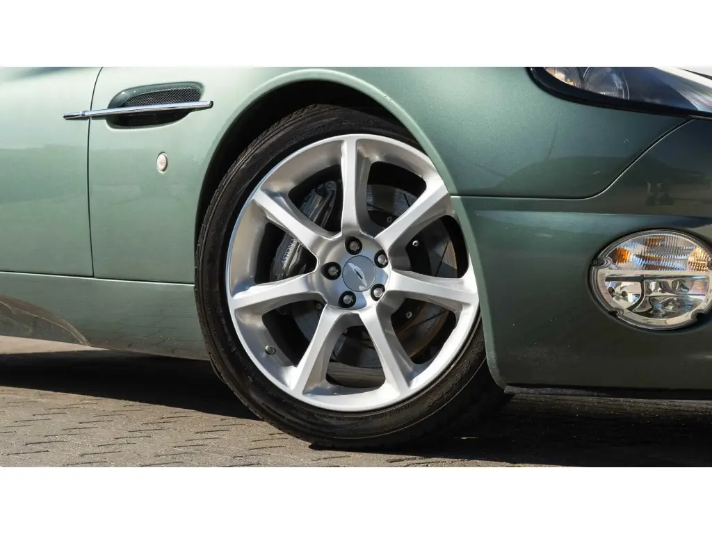 2004 V12 Vanquish thumbnail vehicle image 3