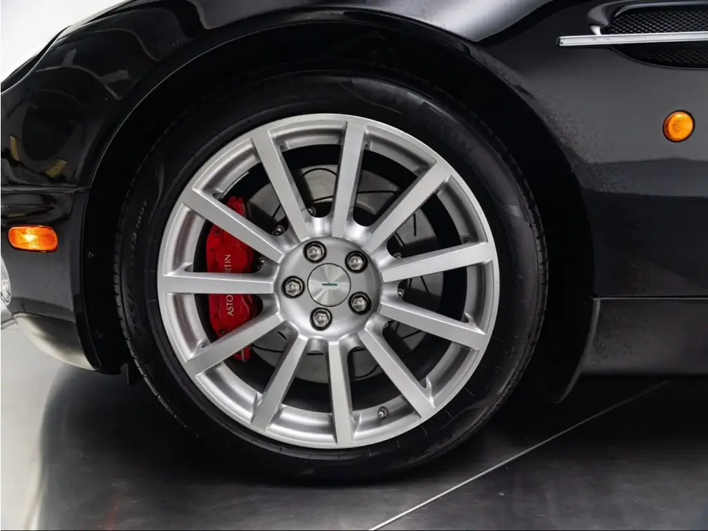 2006 V12 Vanquish thumbnail vehicle image 3