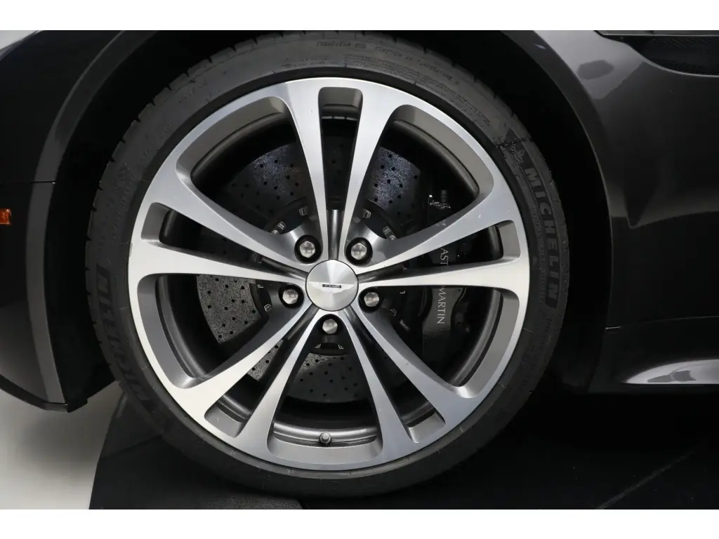 2011 V12 Vantage Coupe thumbnail vehicle image 3