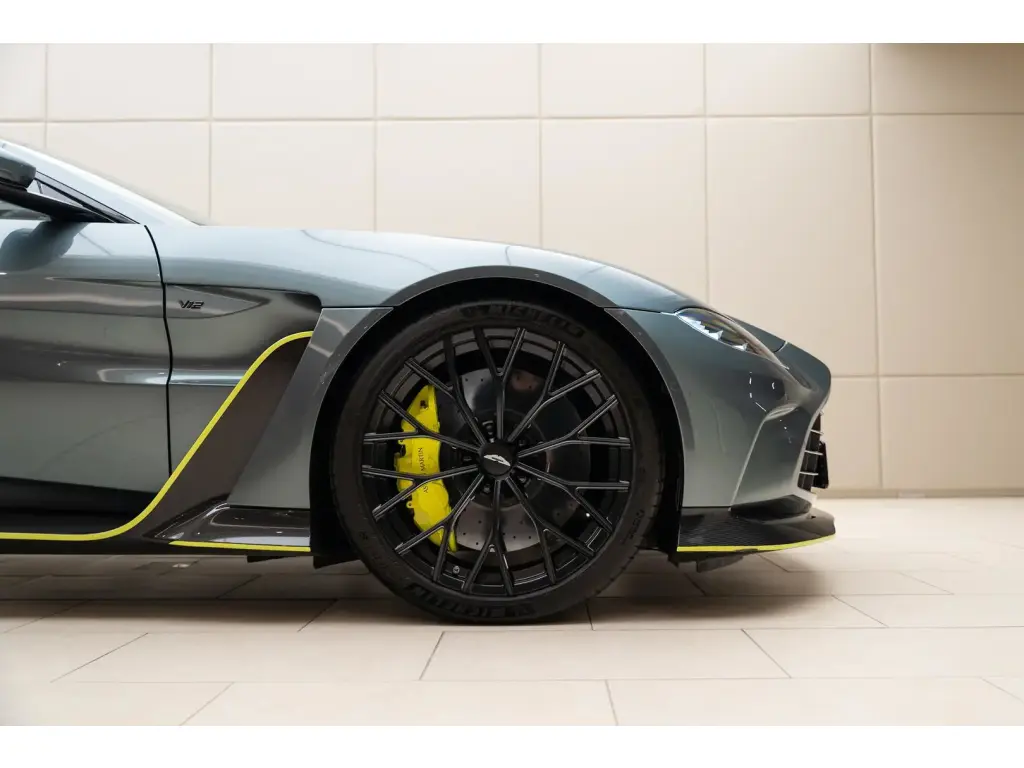 2023 V12 Vantage Coupe thumbnail vehicle image 3