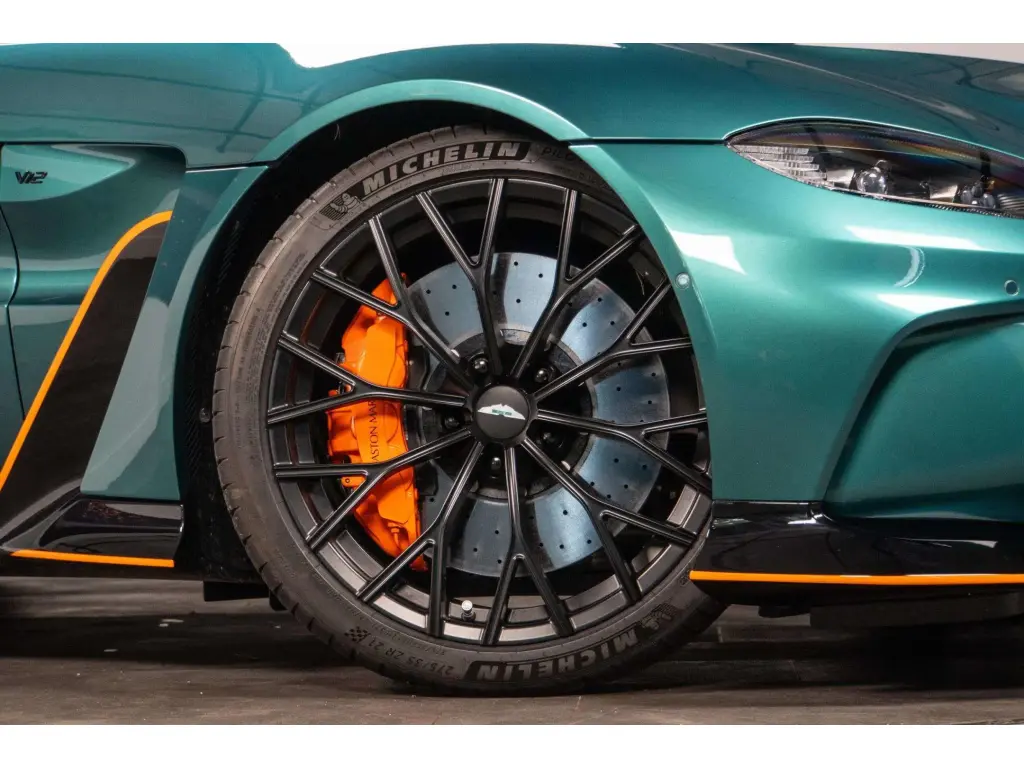 2023 V12 Vantage Coupe thumbnail vehicle image 3