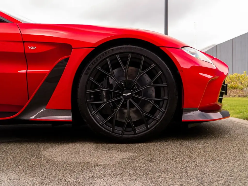 2023 V12 Vantage Coupe thumbnail vehicle image 3