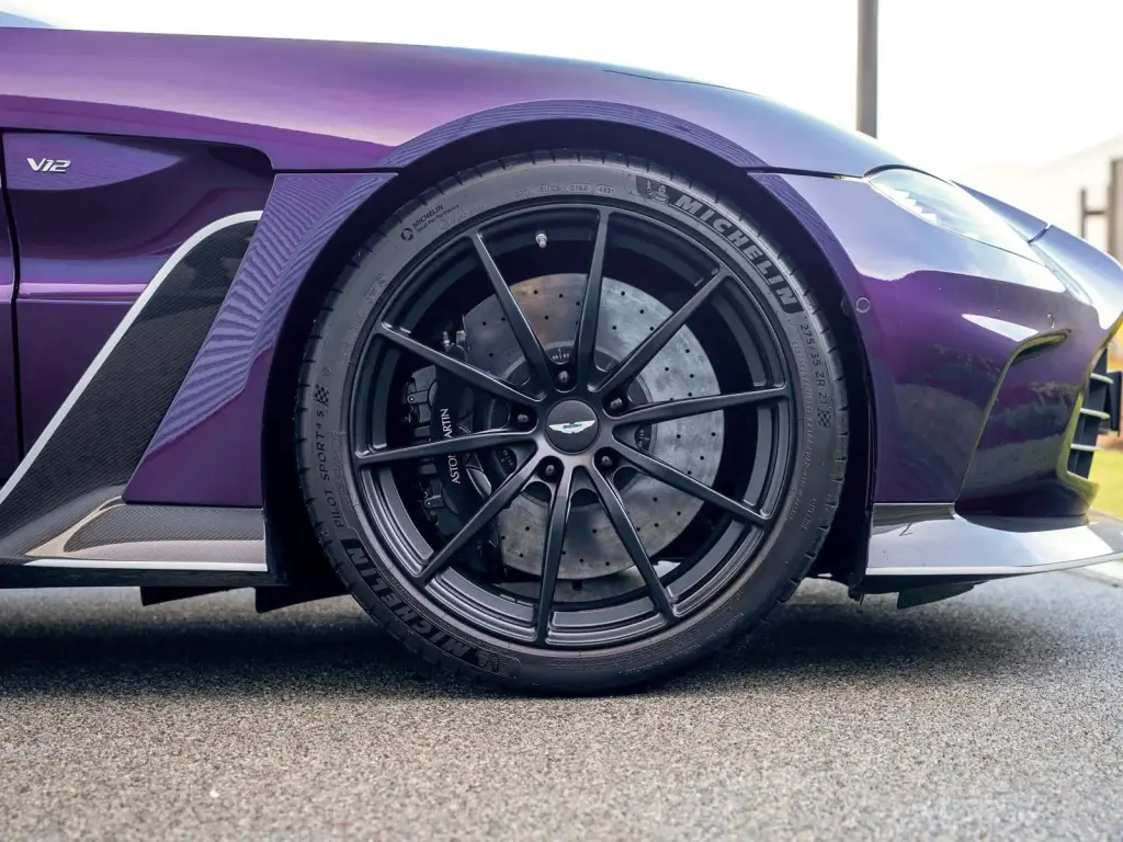 2023 V12 Vantage Coupe thumbnail vehicle image 3