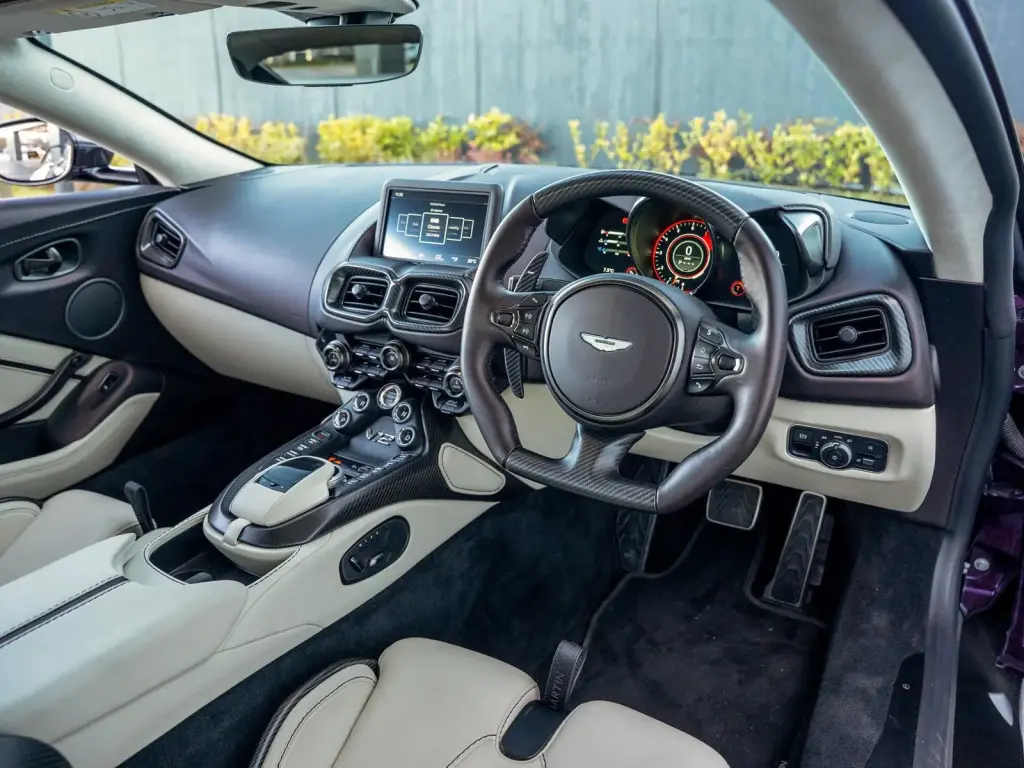 2023 V12 Vantage Coupe thumbnail vehicle image 2