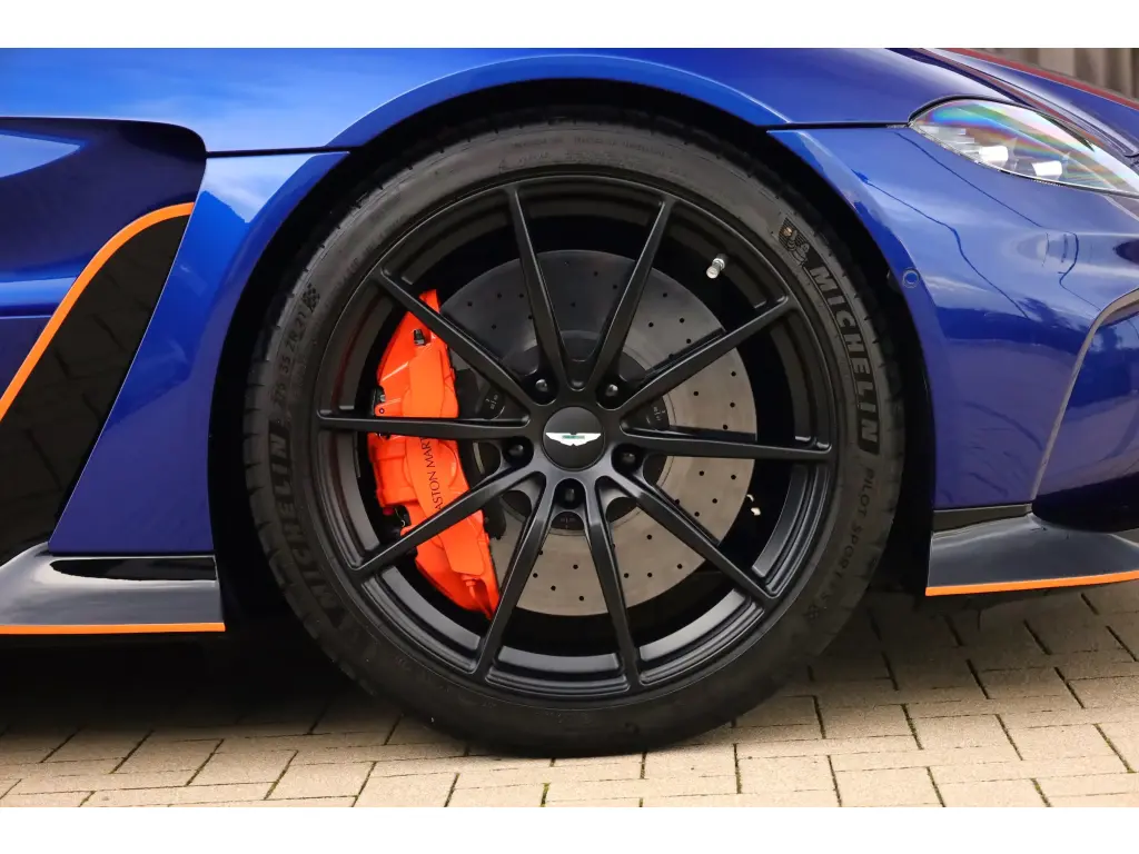 2023 V12 Vantage Coupe thumbnail vehicle image 3