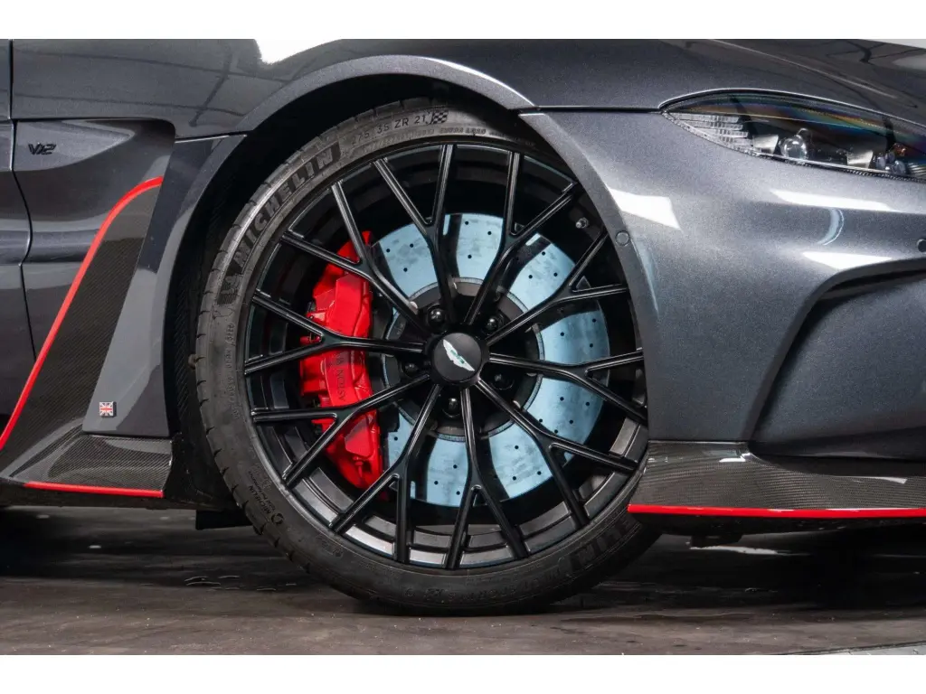 2023 V12 Vantage Coupe thumbnail vehicle image 3