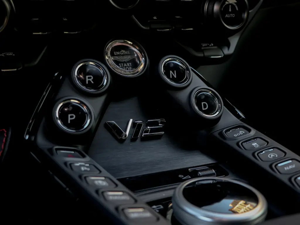 Aston Martin Vantage (2017-23) V12 Vantage Coupe 5.2 - 2022 - Joinsteer - #25