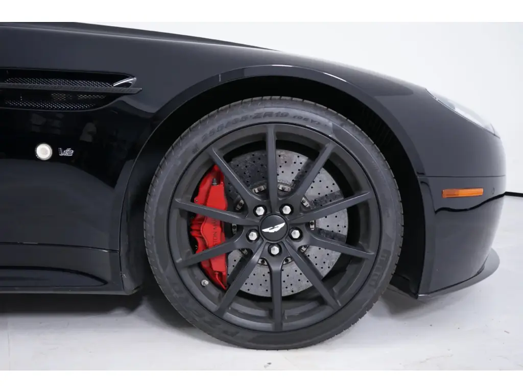 2016 V12 Vantage S Coupe thumbnail vehicle image 3