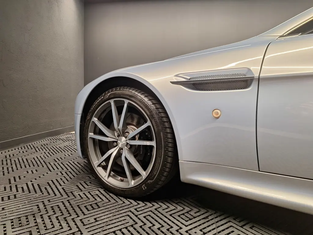 2010 V8 Vantage 4.7 Roadster thumbnail vehicle image 3