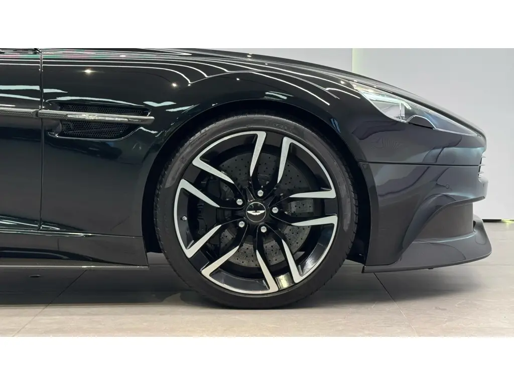 2016 Vanquish Carbon Edition Volante thumbnail vehicle image 3