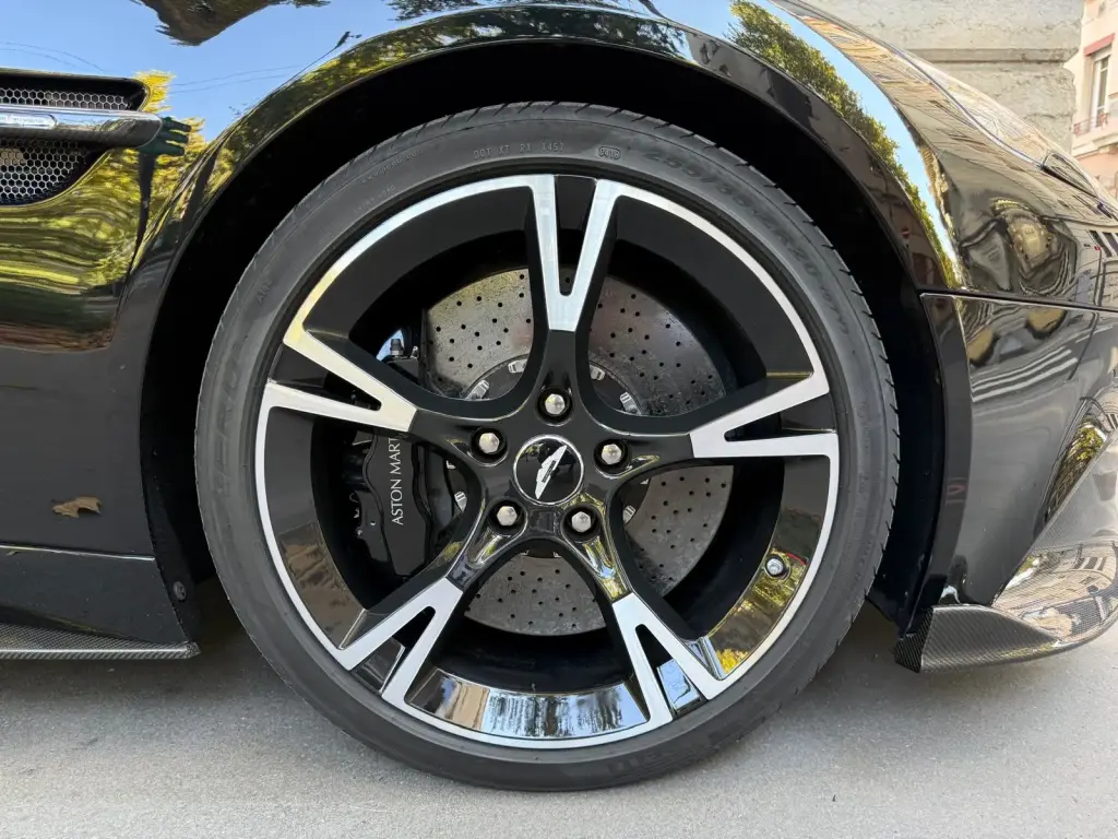 2018 Vanquish S Ultimate Edition Coupe thumbnail vehicle image 3