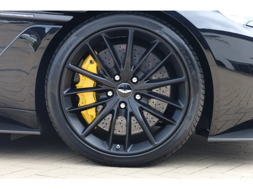 2019 Vanquish Zagato Shooting Brake thumbnail vehicle image 3