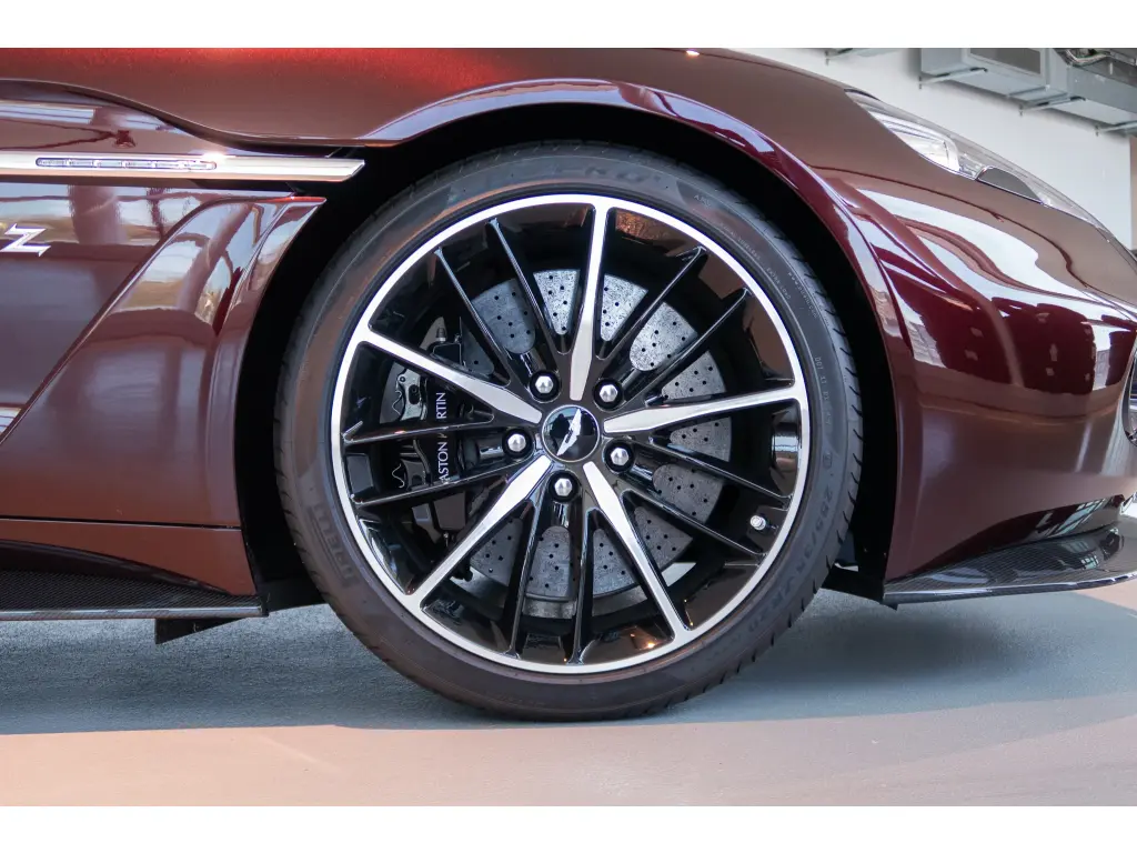 2019 Vanquish Zagato Shooting Brake thumbnail vehicle image 3