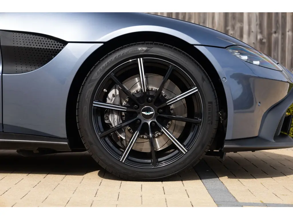 2019 Vantage Coupe thumbnail vehicle image 3