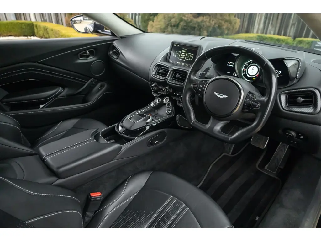 2019 Vantage Coupe thumbnail vehicle image 2
