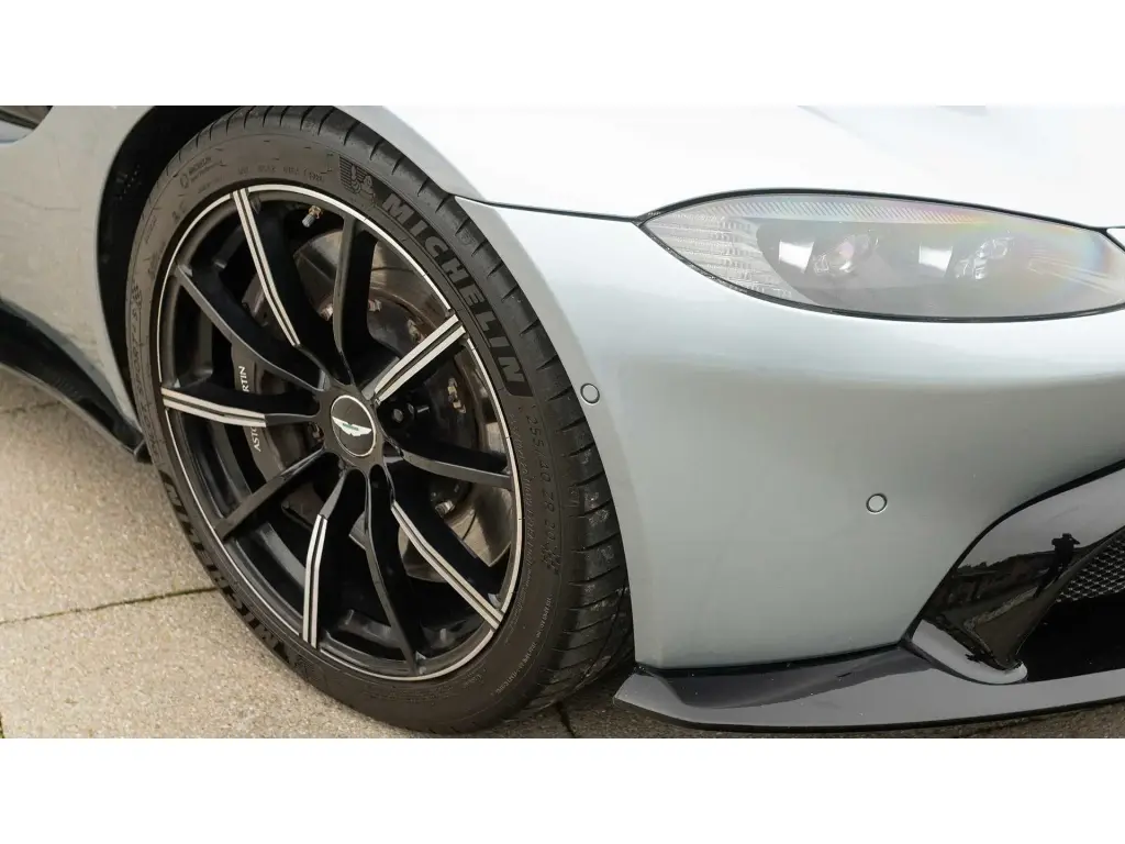2019 Vantage Coupe thumbnail vehicle image 3