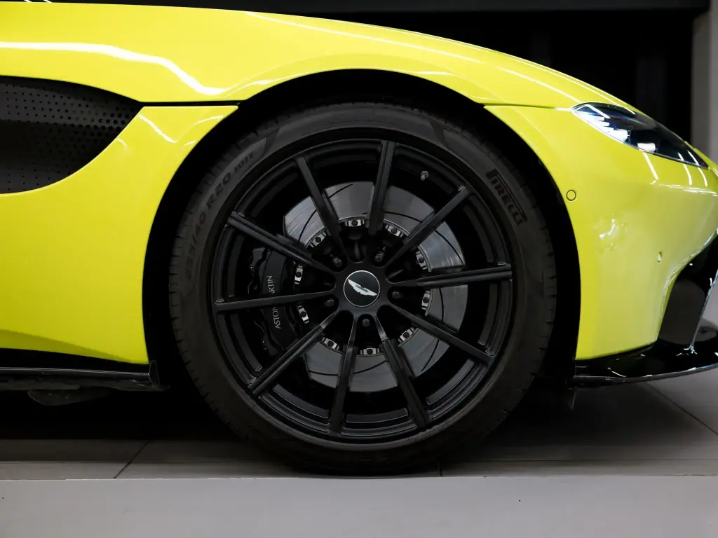 2019 Vantage Coupe thumbnail vehicle image 3