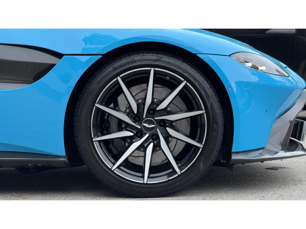 2019 Vantage Coupe thumbnail vehicle image 3