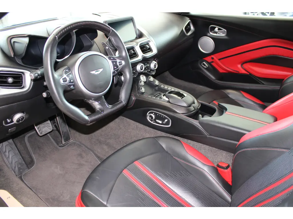 2019 Vantage Coupe thumbnail vehicle image 2