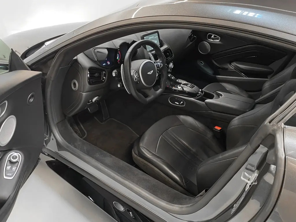 2019 Vantage Coupe thumbnail vehicle image 2