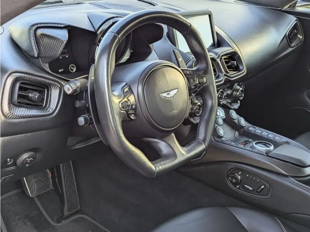 2019 Vantage Coupe thumbnail vehicle image 2