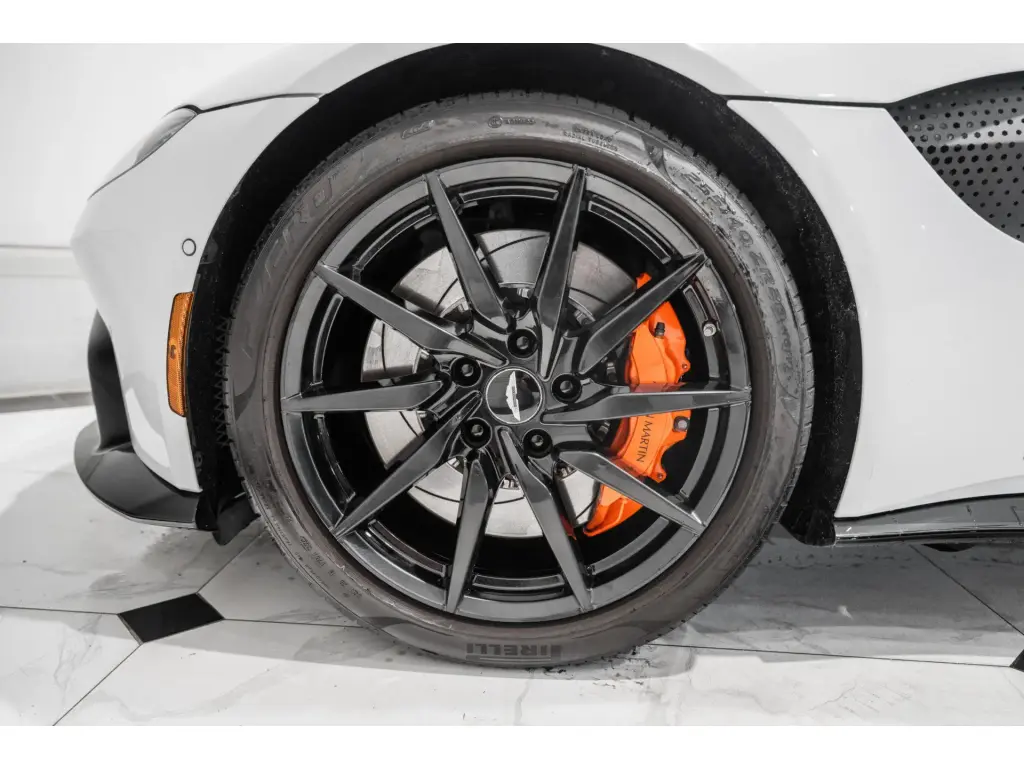 2019 Vantage Coupe thumbnail vehicle image 3