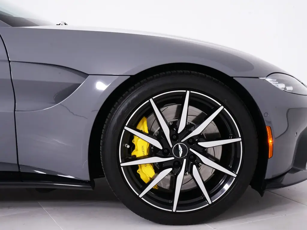 2019 Vantage Coupe thumbnail vehicle image 3