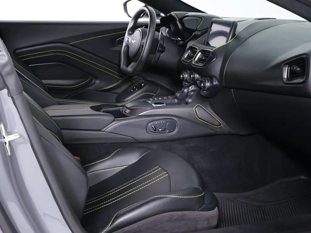 2019 Vantage Coupe thumbnail vehicle image 2