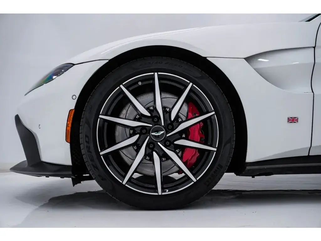 2019 Vantage Coupe thumbnail vehicle image 3