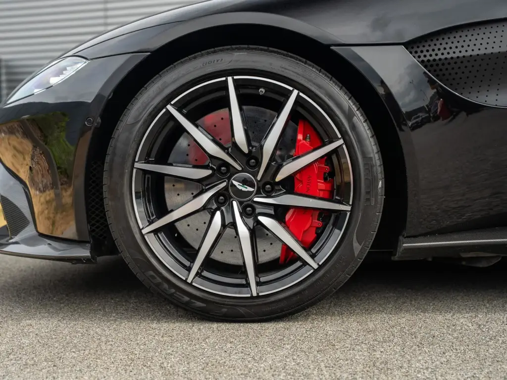 2020 Vantage Coupe thumbnail vehicle image 3
