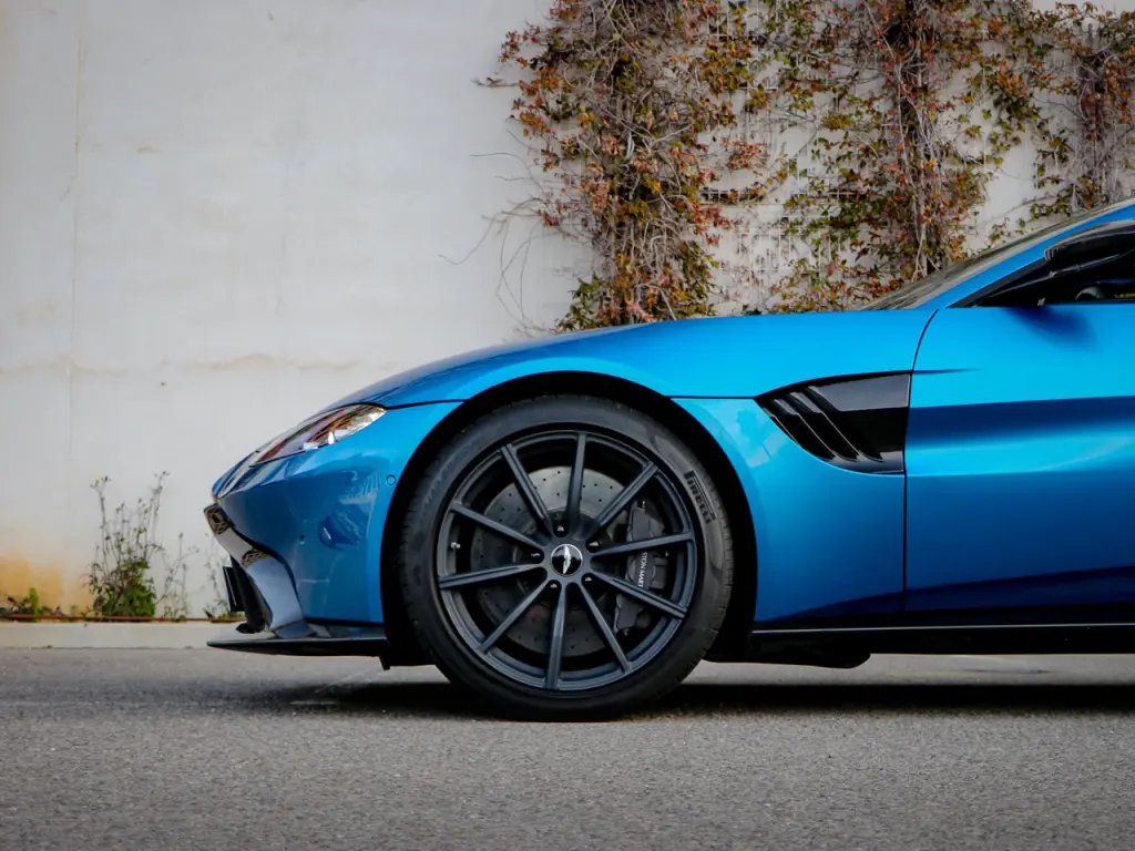 2020 Vantage Coupe thumbnail vehicle image 3