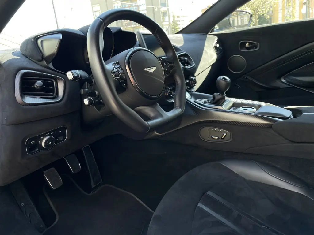 2020 Vantage Coupe thumbnail vehicle image 2