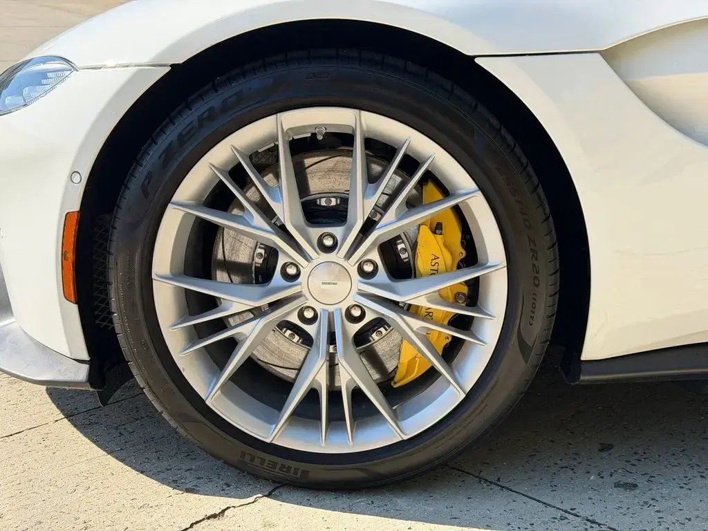 2021 Vantage Coupe thumbnail vehicle image 3