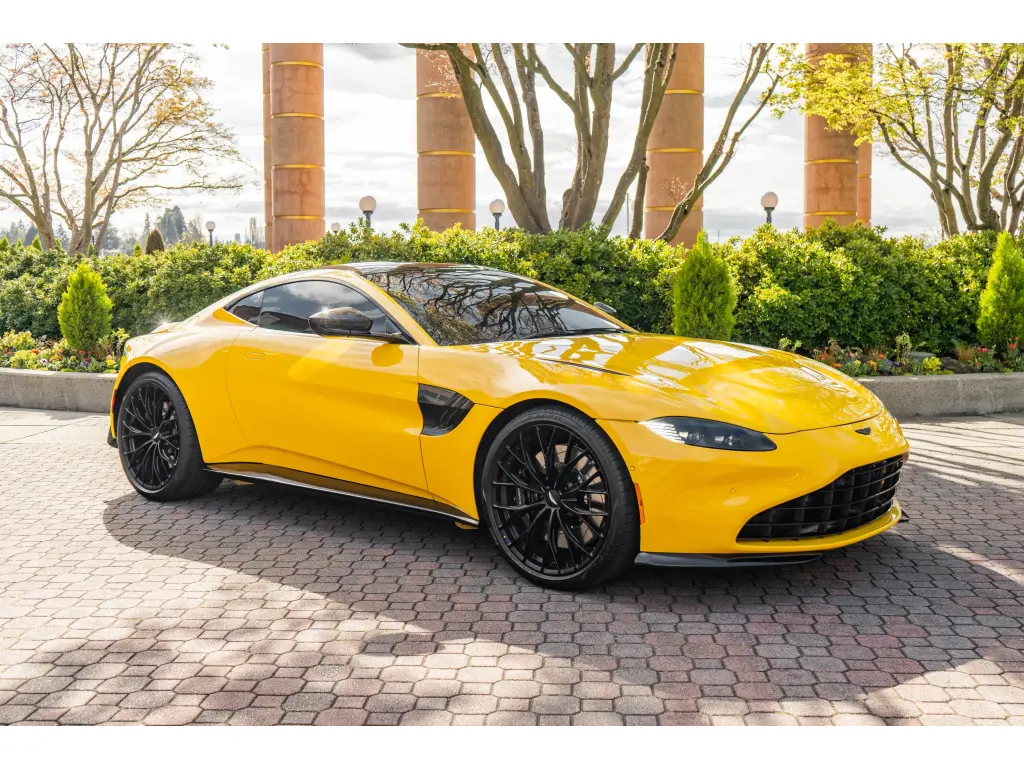 2023 Vantage Coupe main vehicle image