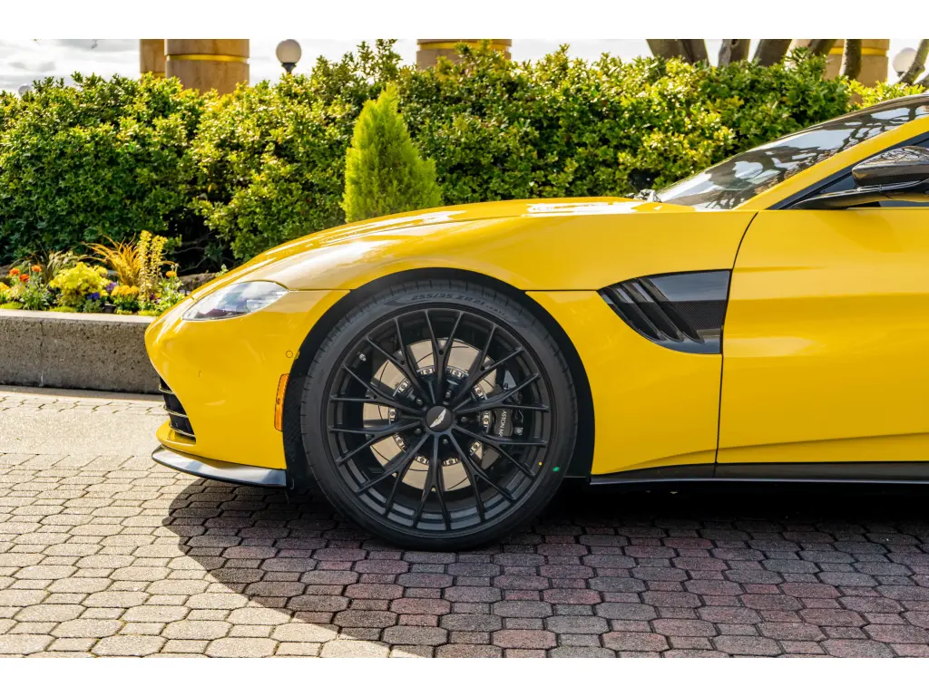 2023 Vantage Coupe thumbnail vehicle image 3