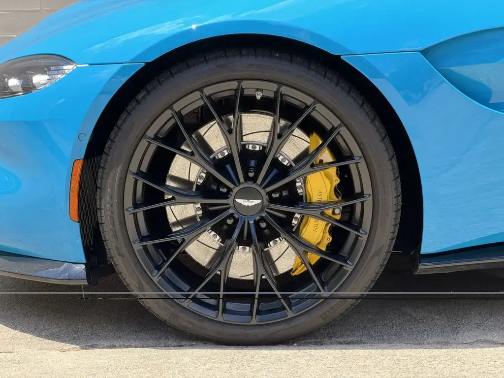 2023 Vantage Coupe thumbnail vehicle image 3