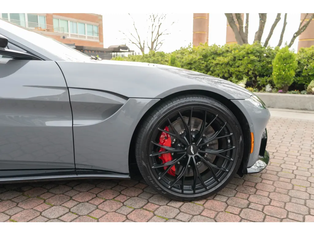 2023 Vantage Coupe thumbnail vehicle image 3