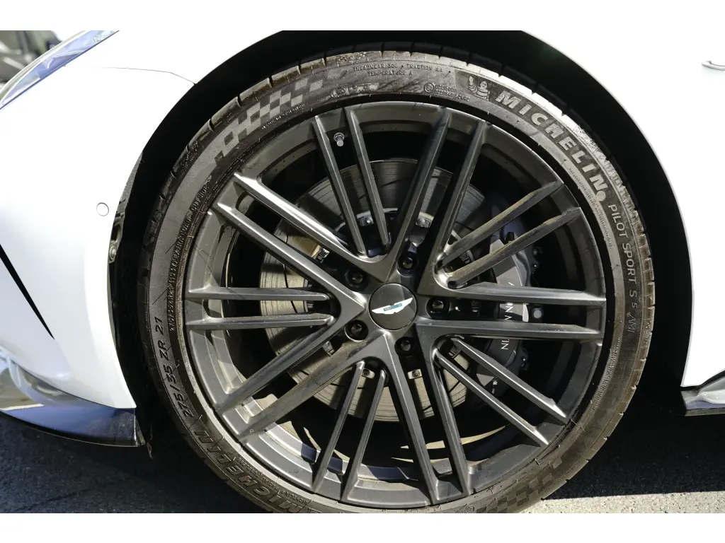 2025 Vantage Coupe thumbnail vehicle image 3