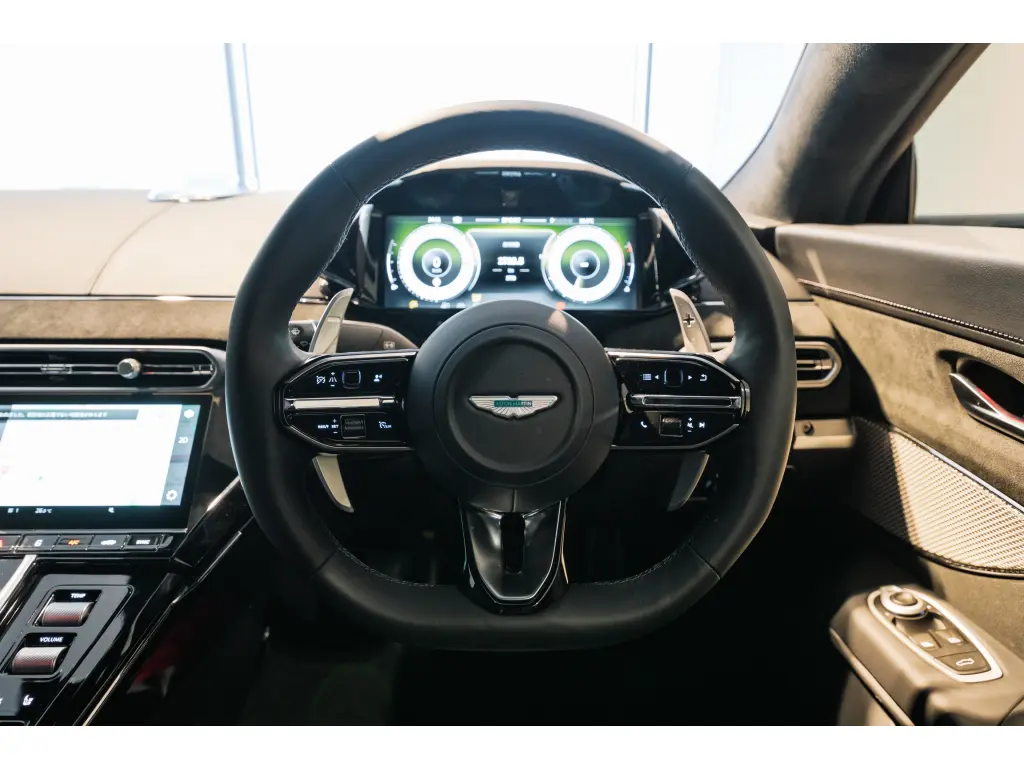 2025 Vantage Coupe thumbnail vehicle image 2