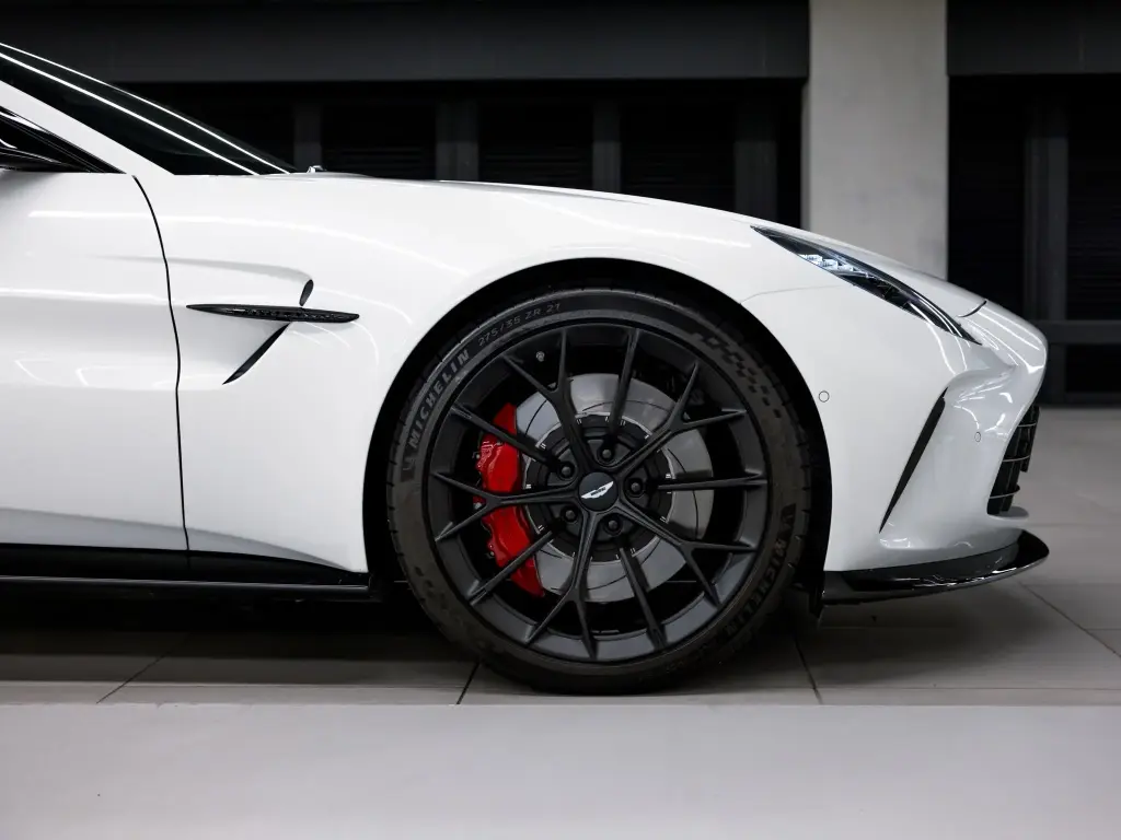 2025 Vantage Coupe thumbnail vehicle image 3